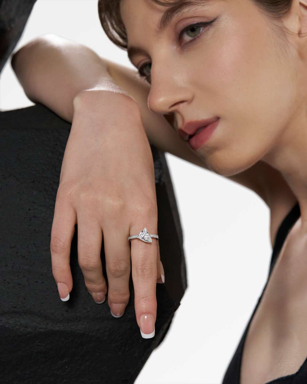 Apitris Pavé Diamond Ring
